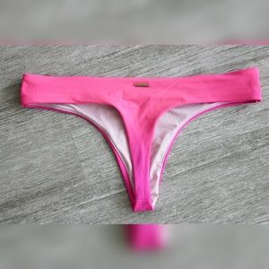 Thong bikini bottoms